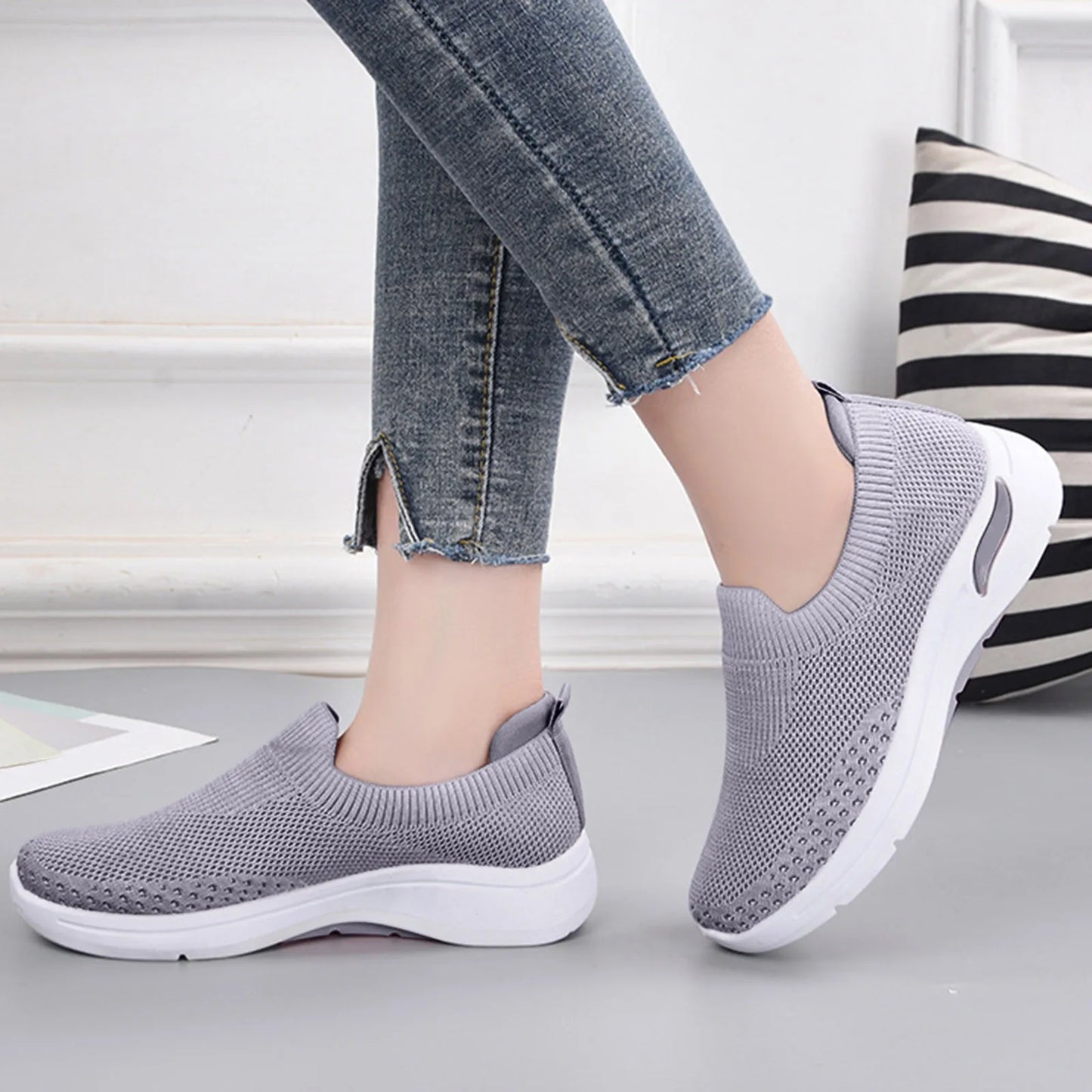 Women's New Summer Shoes Mesh Breathable Sneakers Light Slip on Flat Platform Casual Shoes Ladies Anti-slip Walking Woven Shoes