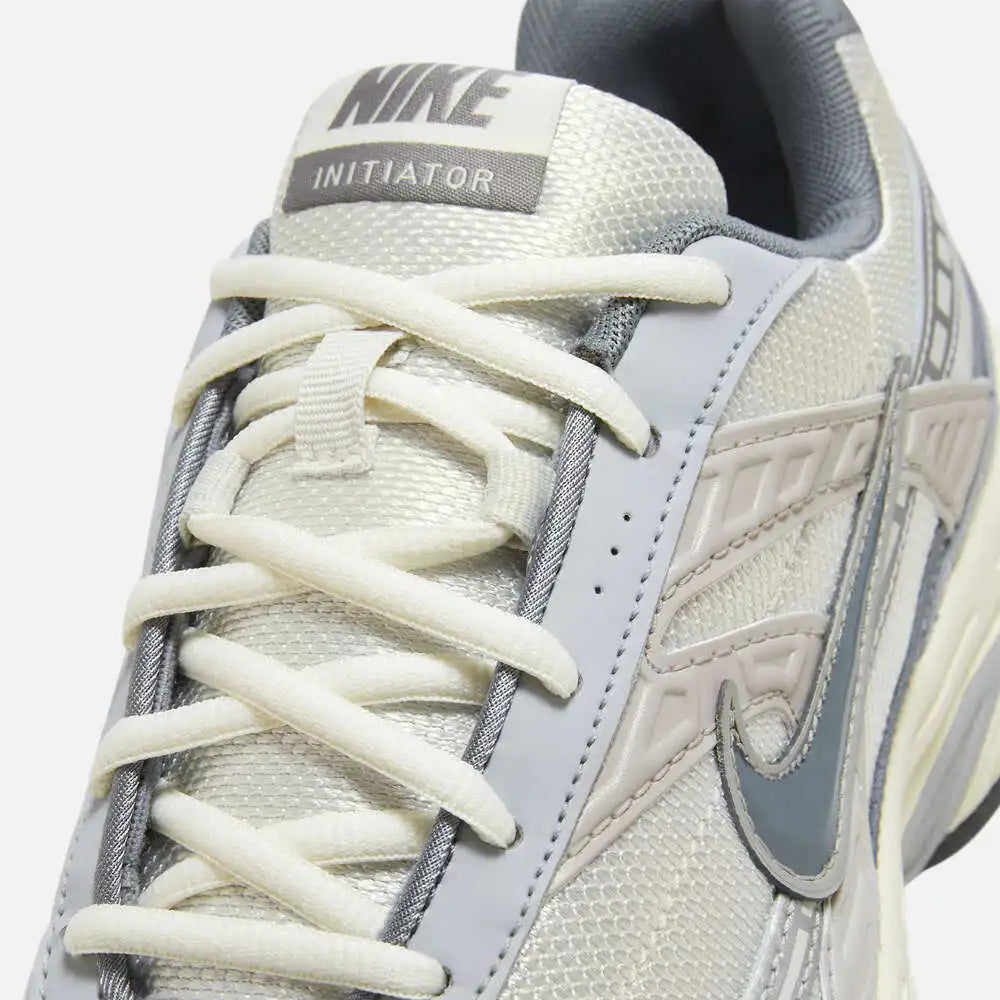 Pantofi sport Nike Initiator HQ1179-001 de zi cu zi - mărime standard, branț interior EVA, talpă exterioară din cauciuc