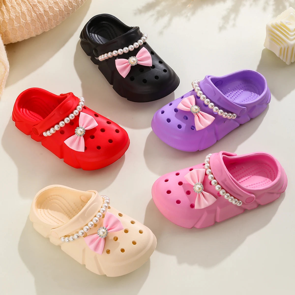Mädchen-Clogs 2025: Atmungsaktive Schleife-Accessoires - Strand Garden Collection
