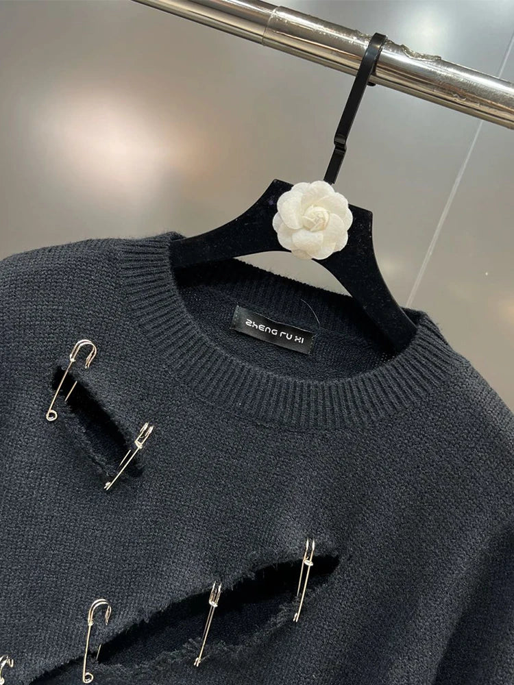 Mina Gothic O Hals Pullover - Lochmuster Größe M Langarm