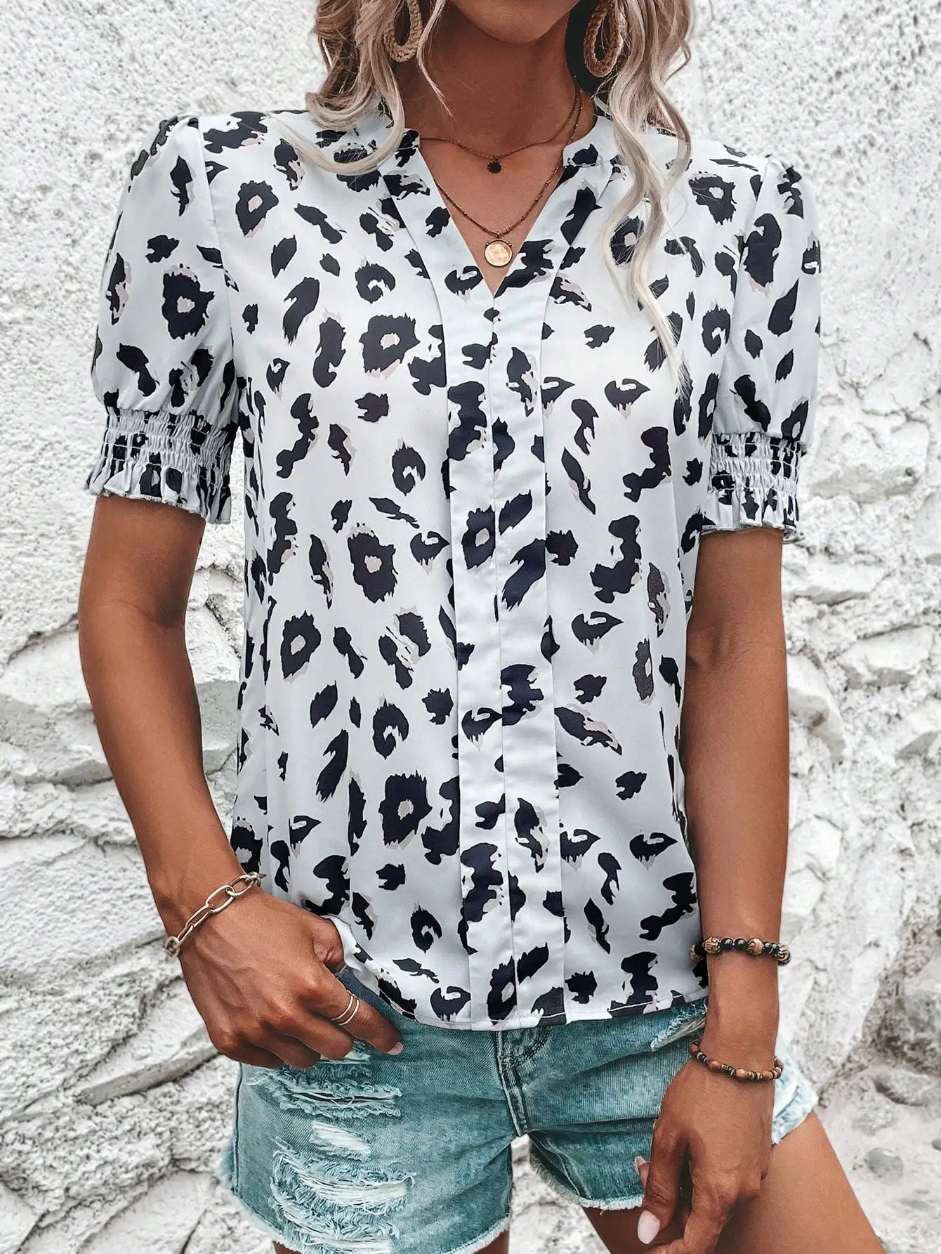 Elegant casual shirt for women V-neck short-sleeved full-body printed slim-fit shirt for women