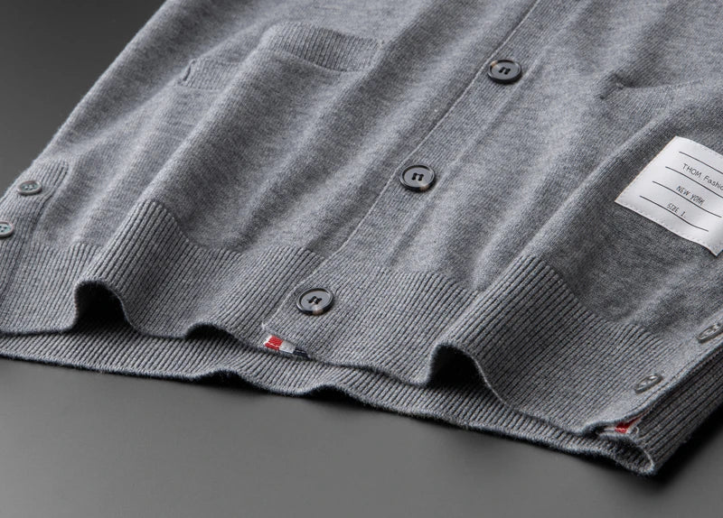 CN Zhejiang V-Neck Strickjacke - Größe M Material Acryl/Polyester