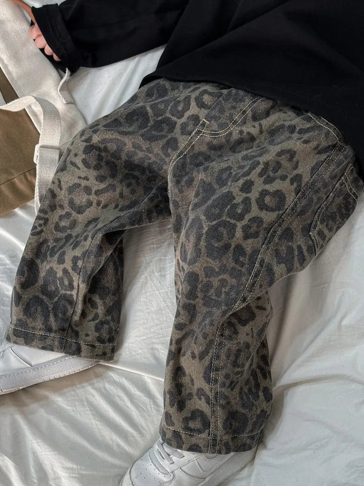 Childrens Jeans 2024 Summer New Casual Fashion Leopard Print Jeans Loose and Comfortable Childrens Clothing for Outdoor