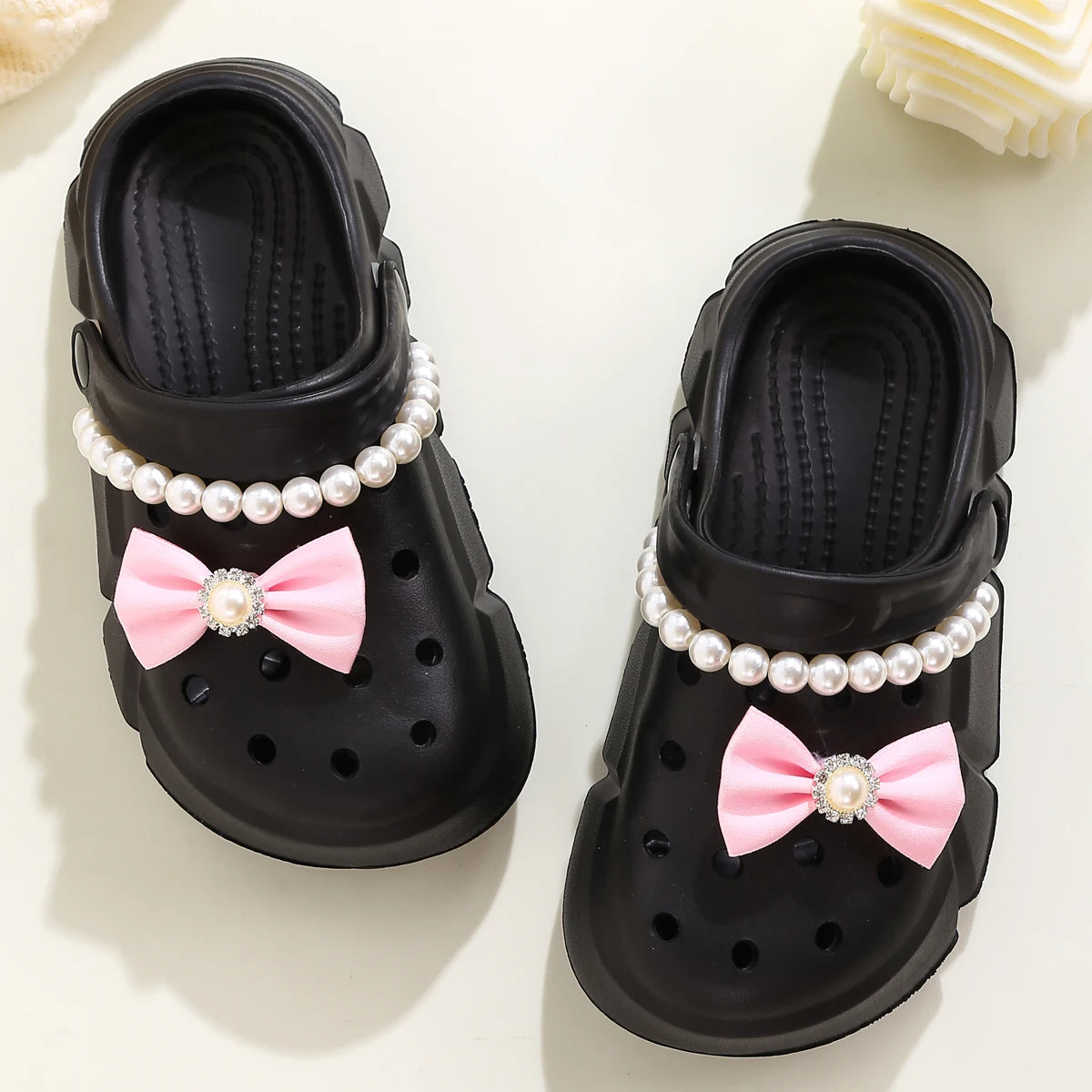 Mädchen-Clogs 2025: Atmungsaktive Schleife-Accessoires - Strand Garden Collection
