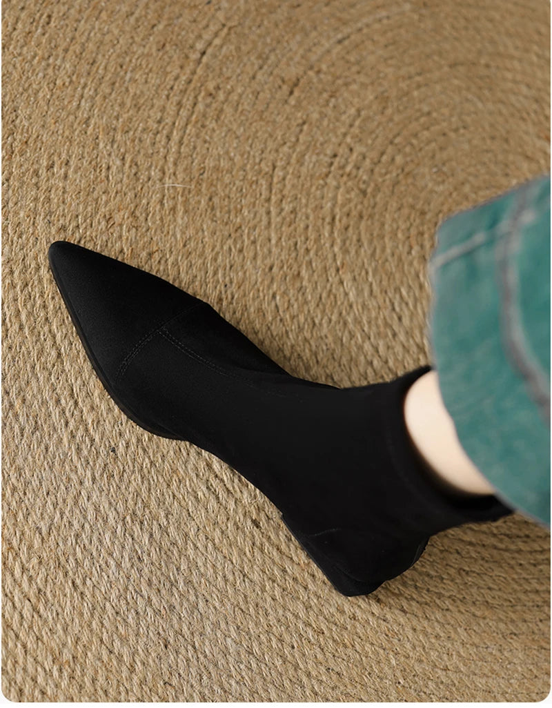 Ghete UETEEY cu talpă întoarsă și vârf ascuțit - Înălțimea tocului 3-5 cm, căptușeală din microfibră, fermoar