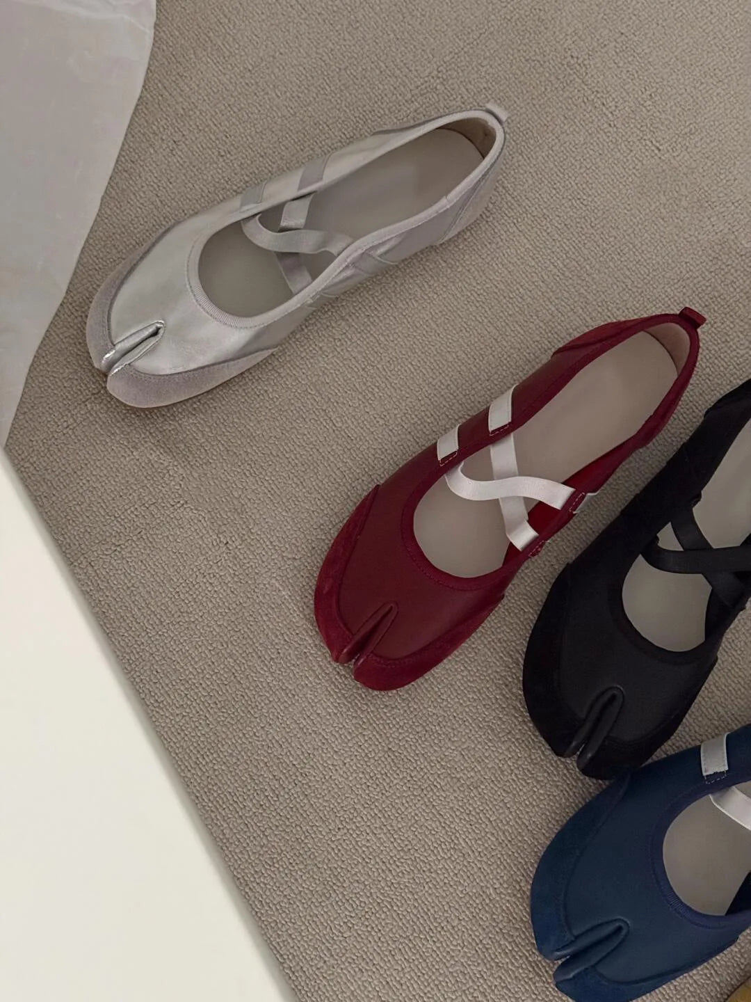 Black Silver Red Yellow Tabi Sneakers Balletcore Flats Women's Single Shoes Mary Jane Sneakers Luxury Designer Shoes for Women