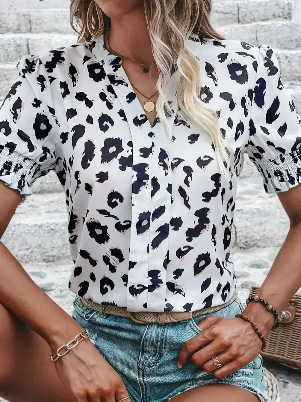 Elegant casual shirt for women V-neck short-sleeved full-body printed slim-fit shirt for women