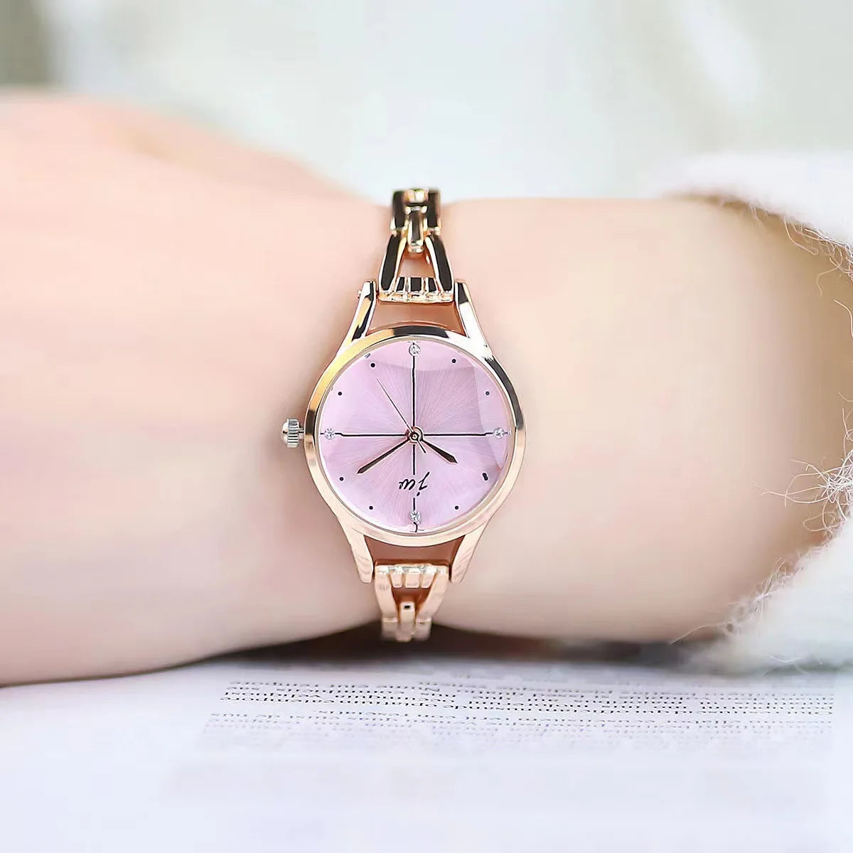 Retro Strass Uhr 2025 - Frauen Armband Uhren Elegant Roségold - Damen Luxus Quarz Armbanduhr Relojes Para Mujer