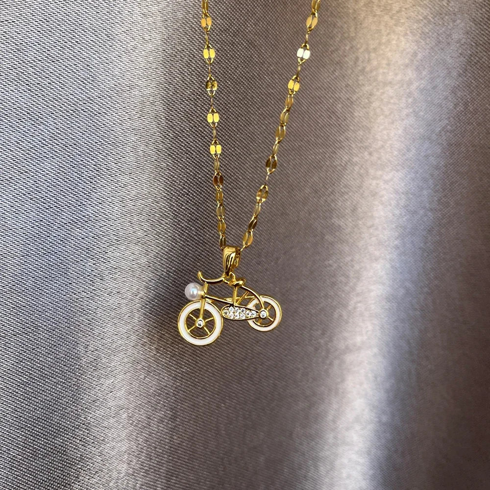 Rafinat bicicletă bicicletă pandantiv colier alb email fals perle bijuterii modă femei lanț coliere culoare aurie choker cadou 1PC