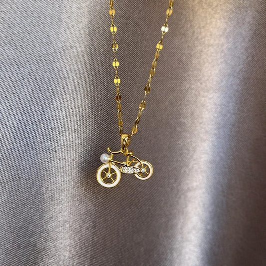 Rafinat bicicletă bicicletă pandantiv colier alb email fals perle bijuterii modă femei lanț coliere culoare aurie choker cadou 1PC