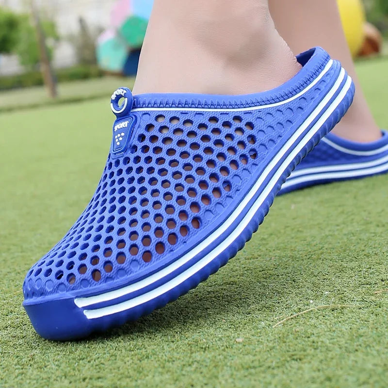 Herren-Pool-Sandalen 2025: Sonkpuel Komfortable Männer Pool Sandalen Sommer Outdoor Strand Schuhe Männer Slip on Garten Clogs Lässige Wasser Dusch Hausschuhe Unisex Zapatos Kollektion