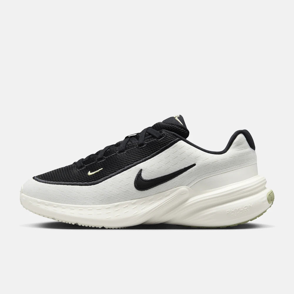 Nike IB2766-100 Uplift SC - Obermaterial Polyester, Innensohle EVA, Außensohle Gummi