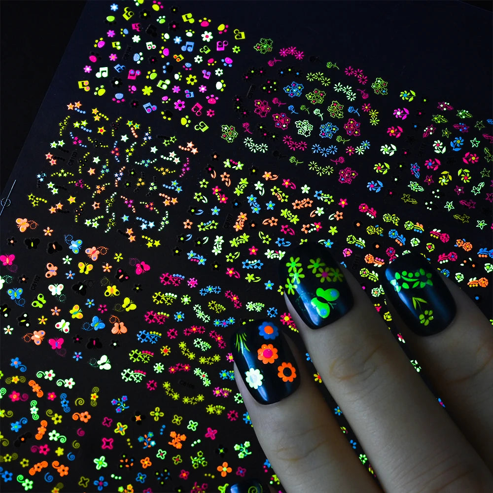Nagel-Sticker 2025: Schmetterling-Blumen Luminous 3D - Glow-in-Dark Manicure Collection