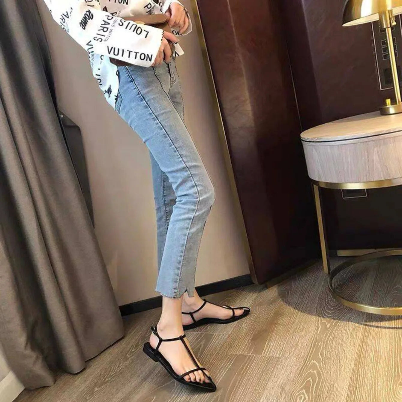 Women Flats Sandals Pointed Toe Narrow Band Design Sandals Ankle Buckle Strap Clip Toe Roman Style Casual Beach Ladies Shoes