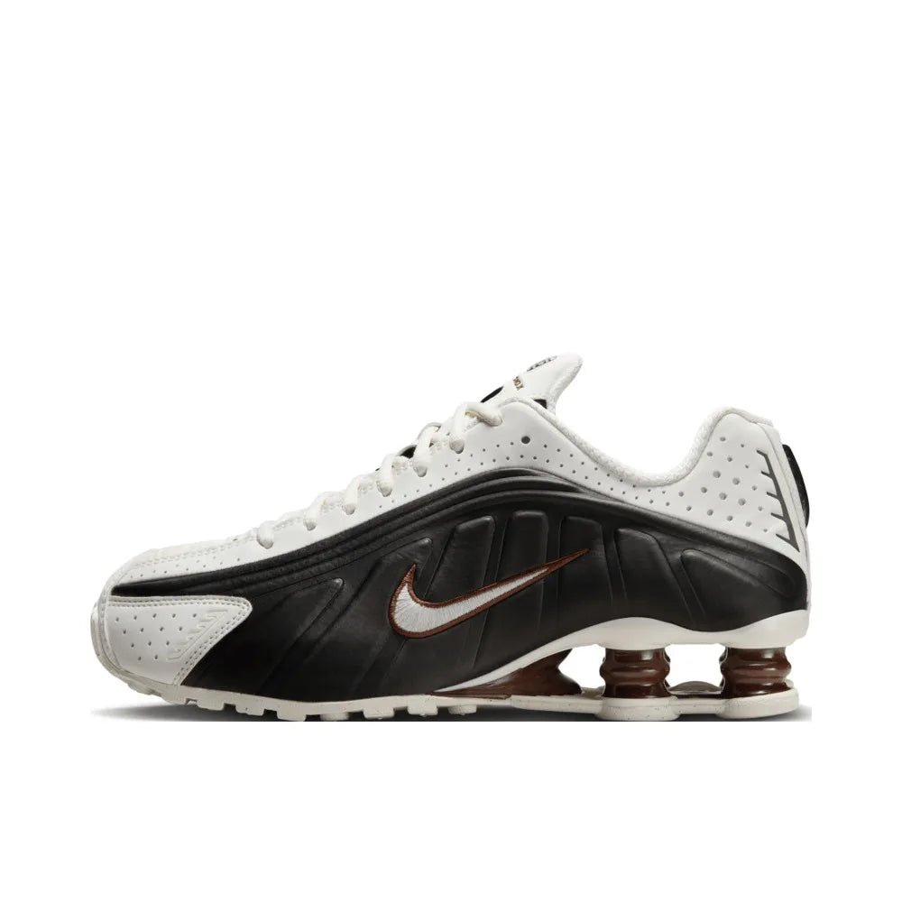 Nike Shox R4 Dämpfung - Obermaterial Polyester, Innenmaterial Canvas, Sohlenmaterial Gummi