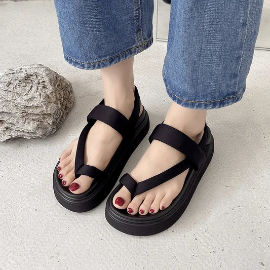 Damen-Platform-Sandalen 2025: COZOK Frauen Platform Sandalen Flache Flip Flops Sommer Strand elegant Lässige Schuhe Kreuz Peep Zehen Damen Schuhe Mode Frau Schwarze Sandalen Kollektion