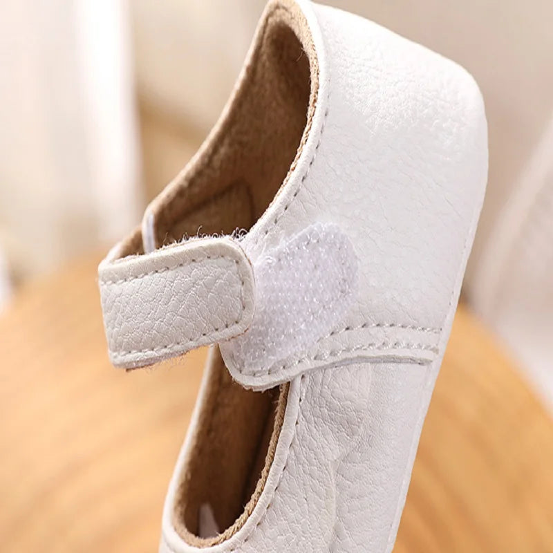 Baby Mädchen Schuhe 2025 - Fashion Einfarbig Leder Blume Prinzessin - Weiche Gummisohle Rutschfest Casual Erste Laufschuhe