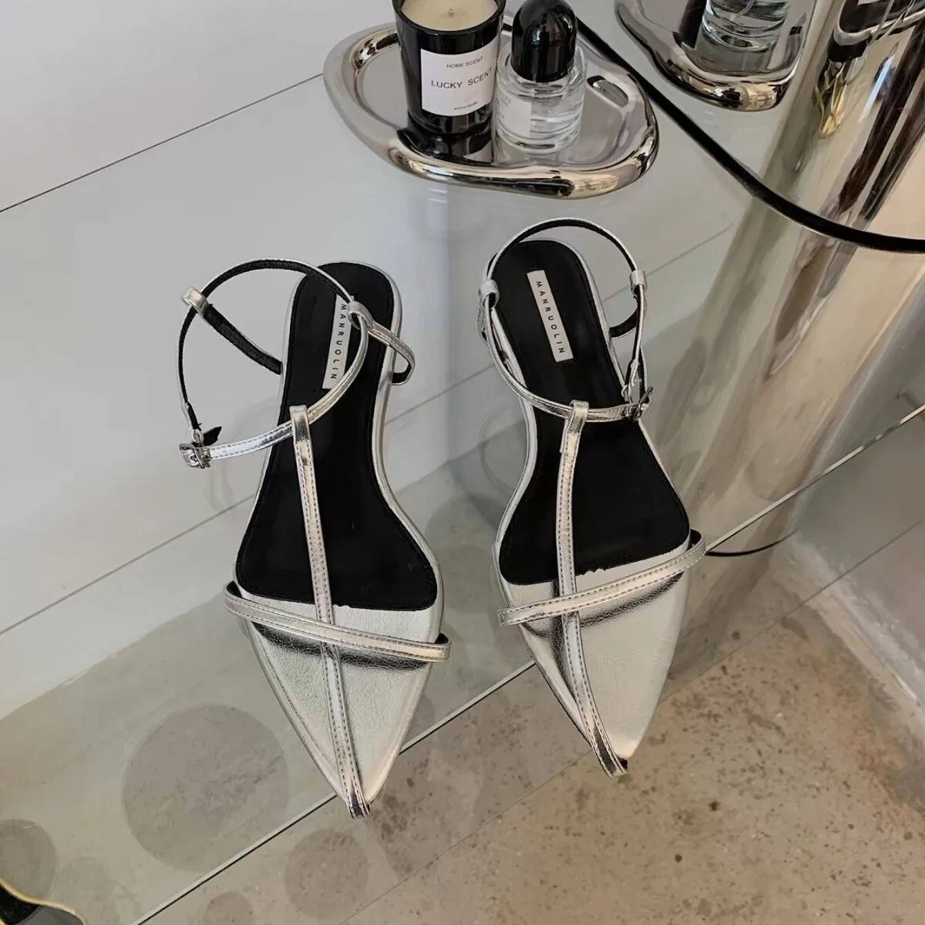 Women Flats Sandals Pointed Toe Narrow Band Design Sandals Ankle Buckle Strap Clip Toe Roman Style Casual Beach Ladies Shoes