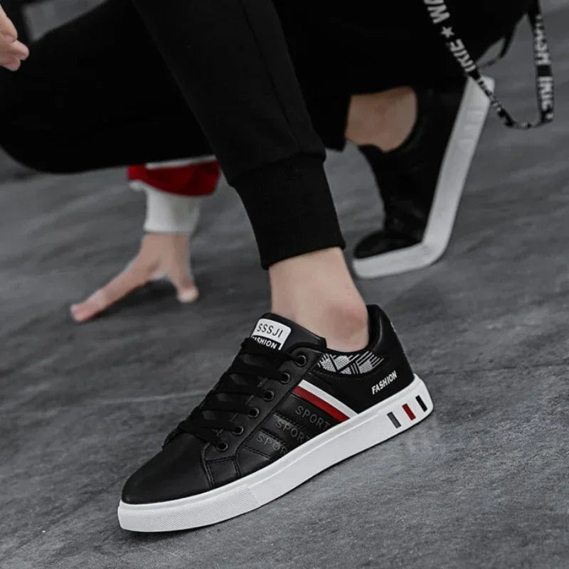 Herren-Luxus-Sneaker 2025: Qaawal Männer Flache Schuhe Luxus Herren Sneaker Frühling Herbst 2025 Outdoor Sport Schuhe für Männer Mode Vulkanisiert Schuh Tenis Para Hombre Kollektion
