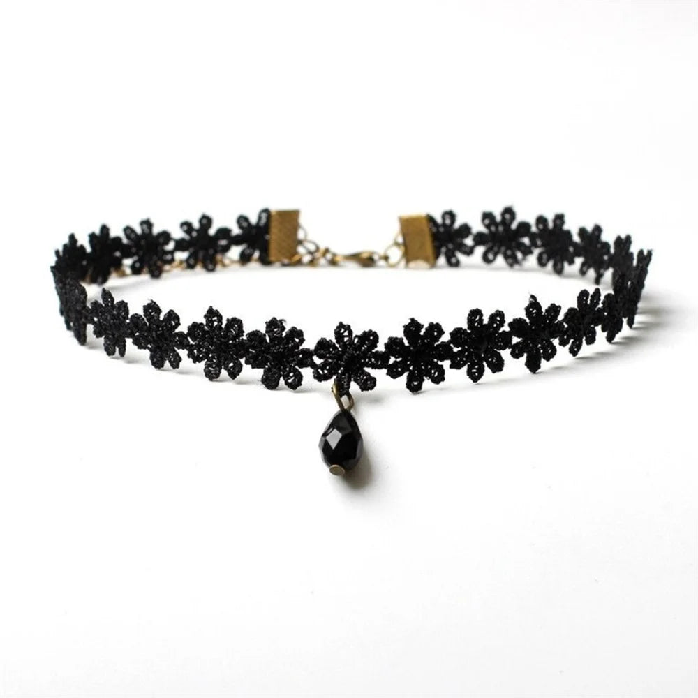 Preț 10 USD 2020 femei Vintage Fashion Black Lace Heart Shape pandantiv colier elegant simplu Choker bijuterii pentru femei Preț 10 USD