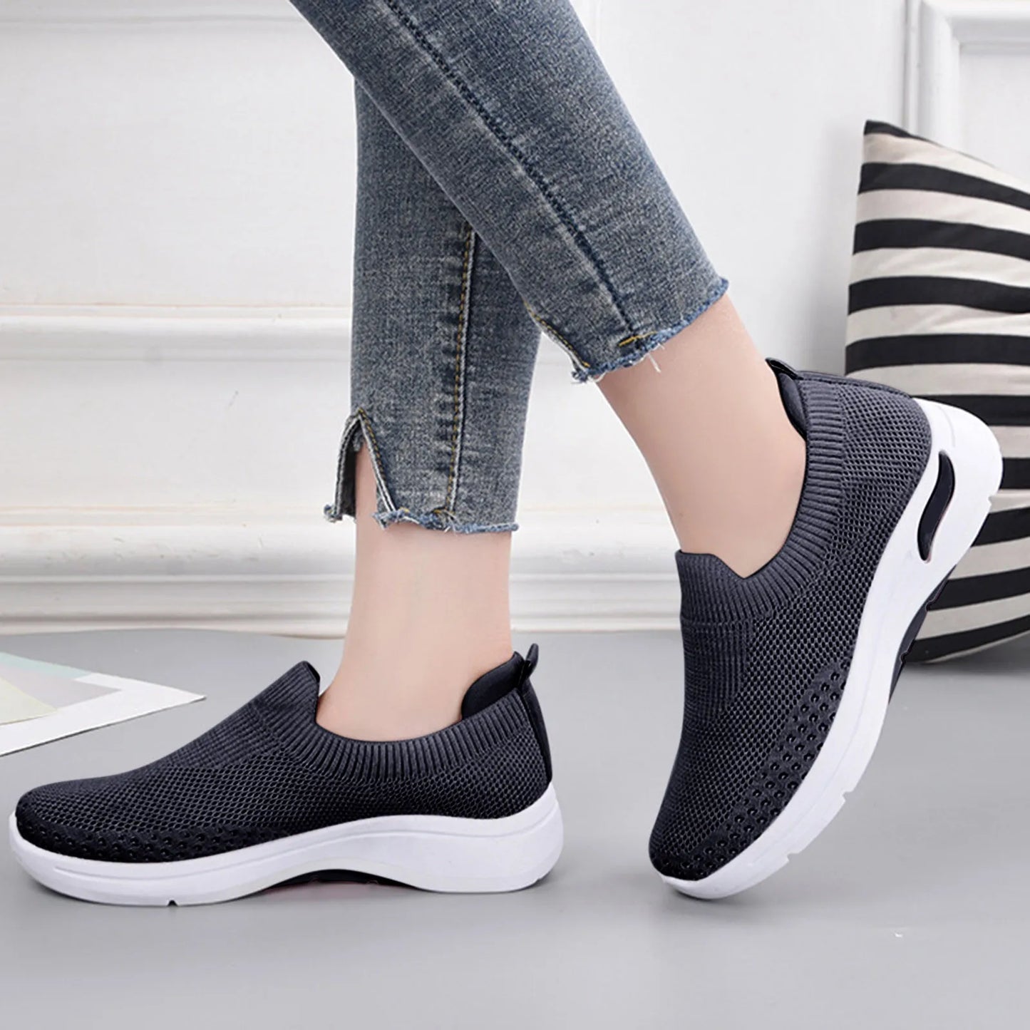 Women's New Summer Shoes Mesh Breathable Sneakers Light Slip on Flat Platform Casual Shoes Ladies Anti-slip Walking Woven Shoes
