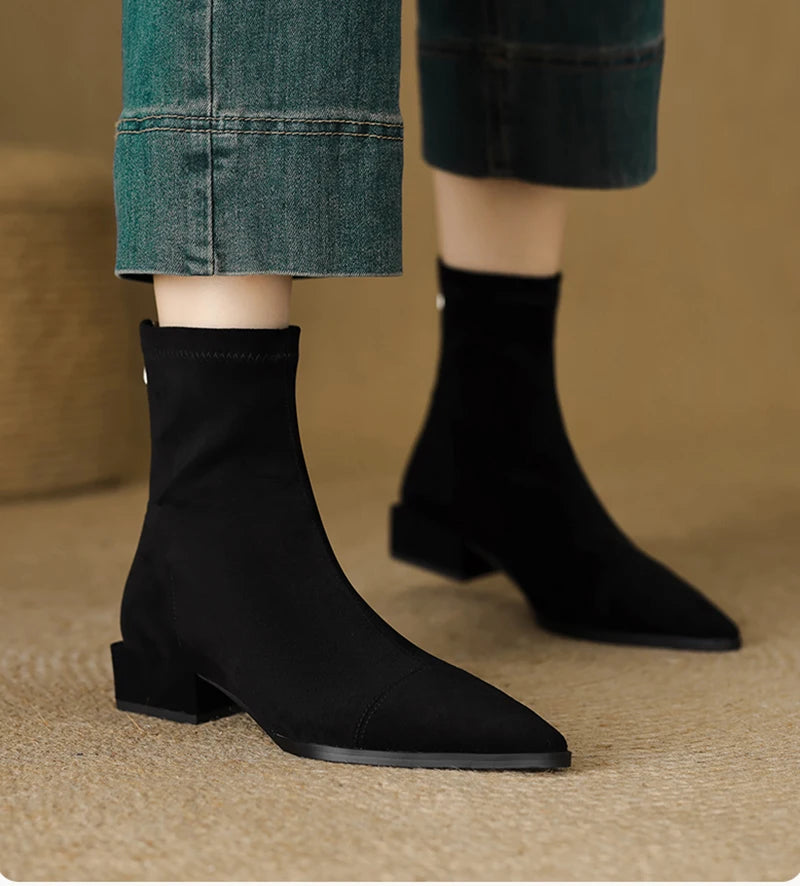 Ghete UETEEY cu talpă întoarsă și vârf ascuțit - Înălțimea tocului 3-5 cm, căptușeală din microfibră, fermoar