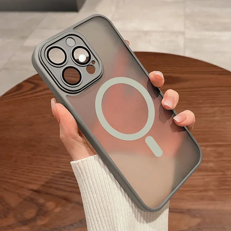 iPhone-Hülle 2025: Magnetic-Luxury Matte-Translucent - MagSafe Armor Collection