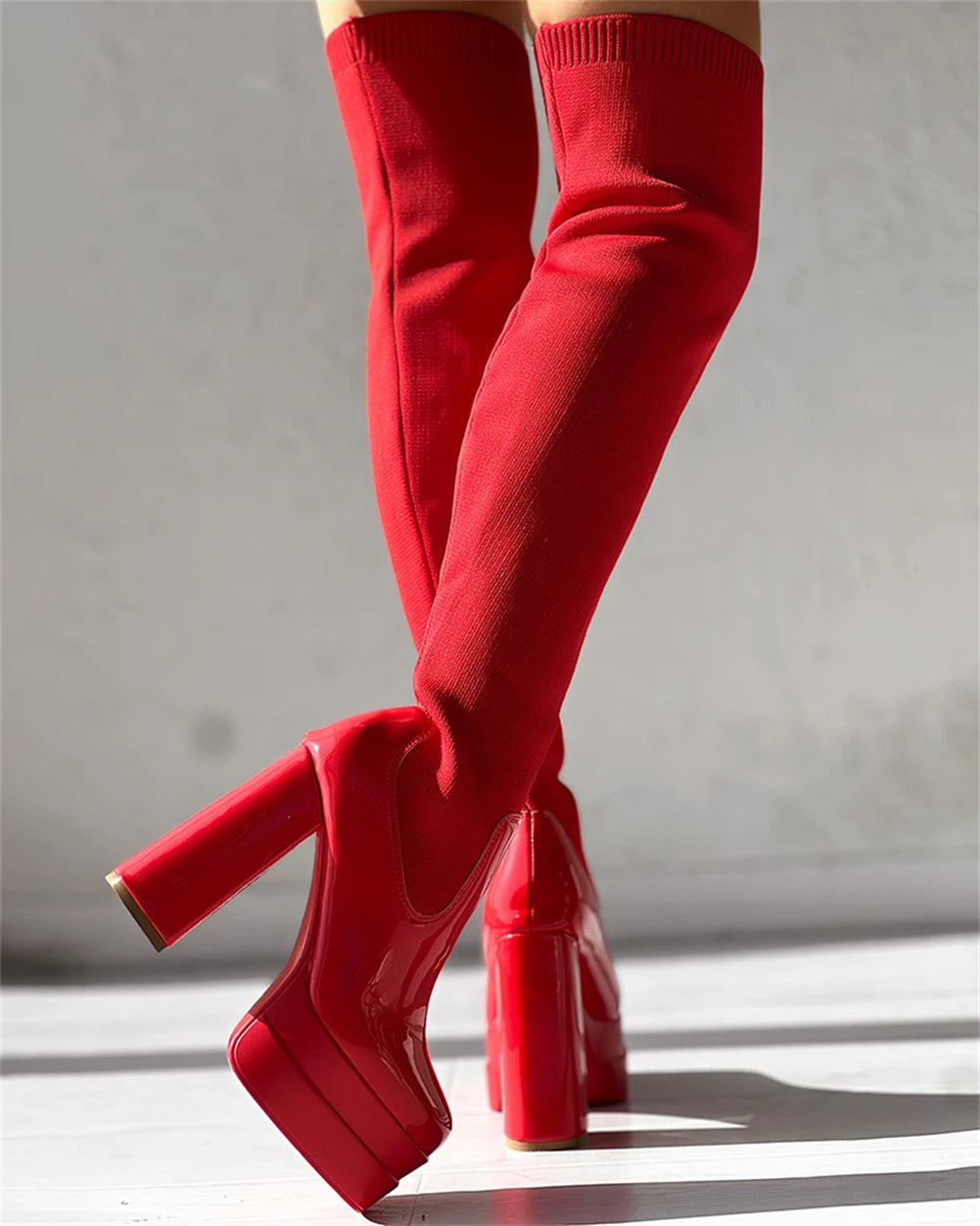 Ghete peste genunchi KarinLuna cu toc cu platformă - lungimea tijei deasupra genunchiului, înălțimea tocului 8 cm, mărime standard