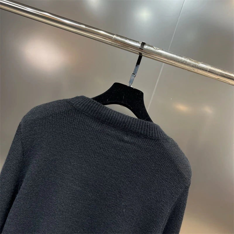 Mina Gothic O Hals Pullover - Lochmuster Größe M Langarm