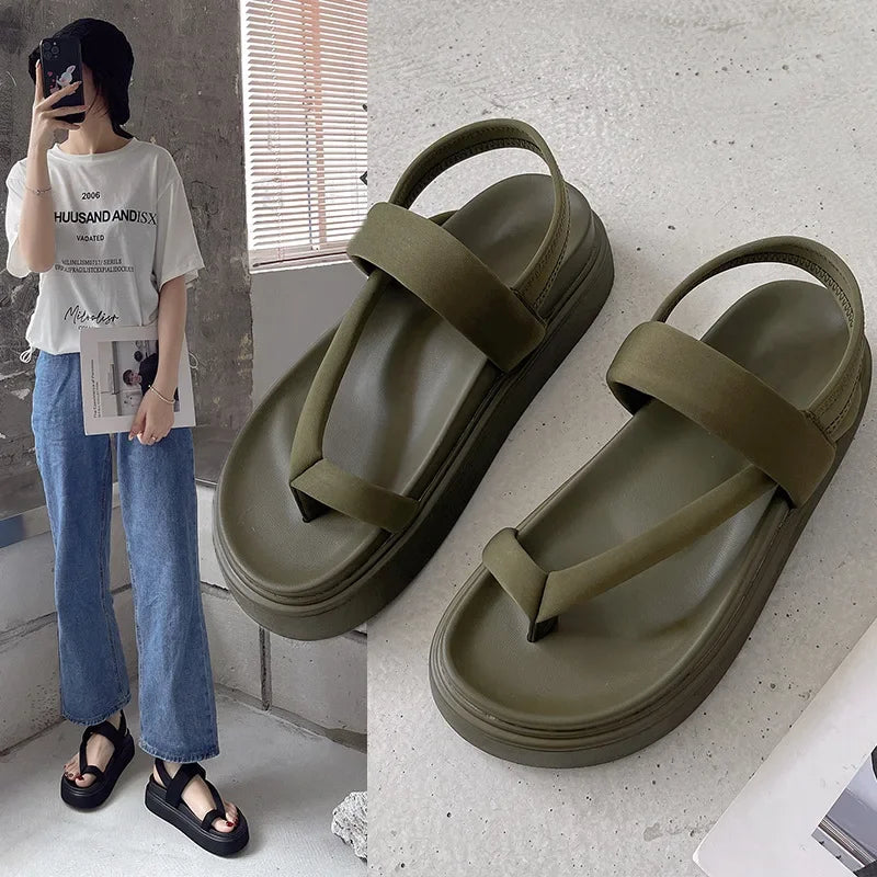 Damen-Platform-Sandalen 2025: COZOK Frauen Platform Sandalen Flache Flip Flops Sommer Strand Sexy Lässige Schuhe Kreuz Peep Zehen Damen Schuhe Mode Frau Schwarze Sandalen Kollektion