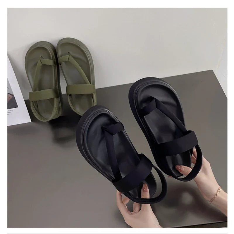 Damen-Platform-Sandalen 2025: COZOK Frauen Platform Sandalen Flache Flip Flops Sommer Strand Sexy Lässige Schuhe Kreuz Peep Zehen Damen Schuhe Mode Frau Schwarze Sandalen Kollektion