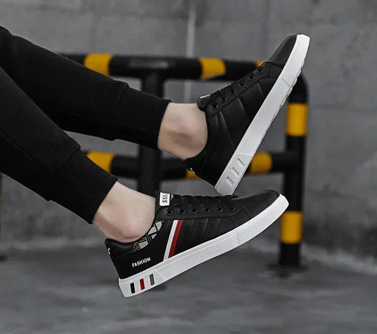 Herren-Luxus-Sneaker 2025: Qaawal Männer Flache Schuhe Luxus Herren Sneaker Frühling Herbst 2025 Outdoor Sport Schuhe für Männer Mode Vulkanisiert Schuh Tenis Para Hombre Kollektion
