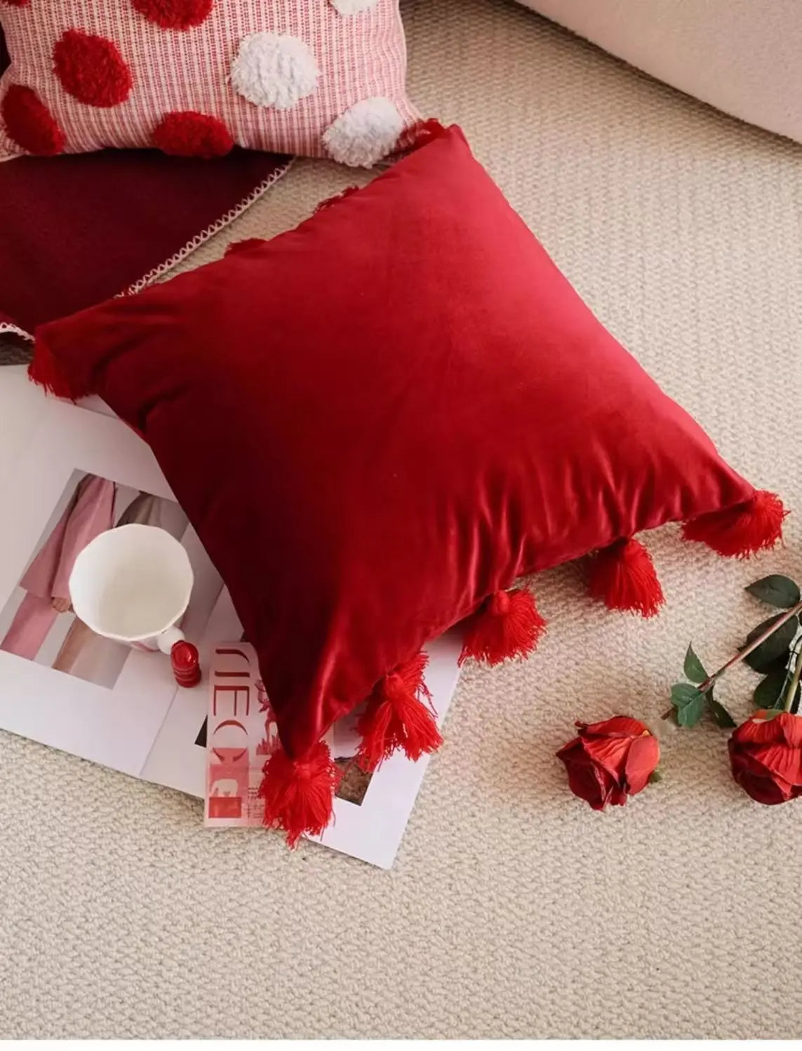 Modern Red Festive Cushion Cover Christmas Party Pillow Cover Decorative Polka Dot Tufted Tassel Velvet Pillowcase Home Decor