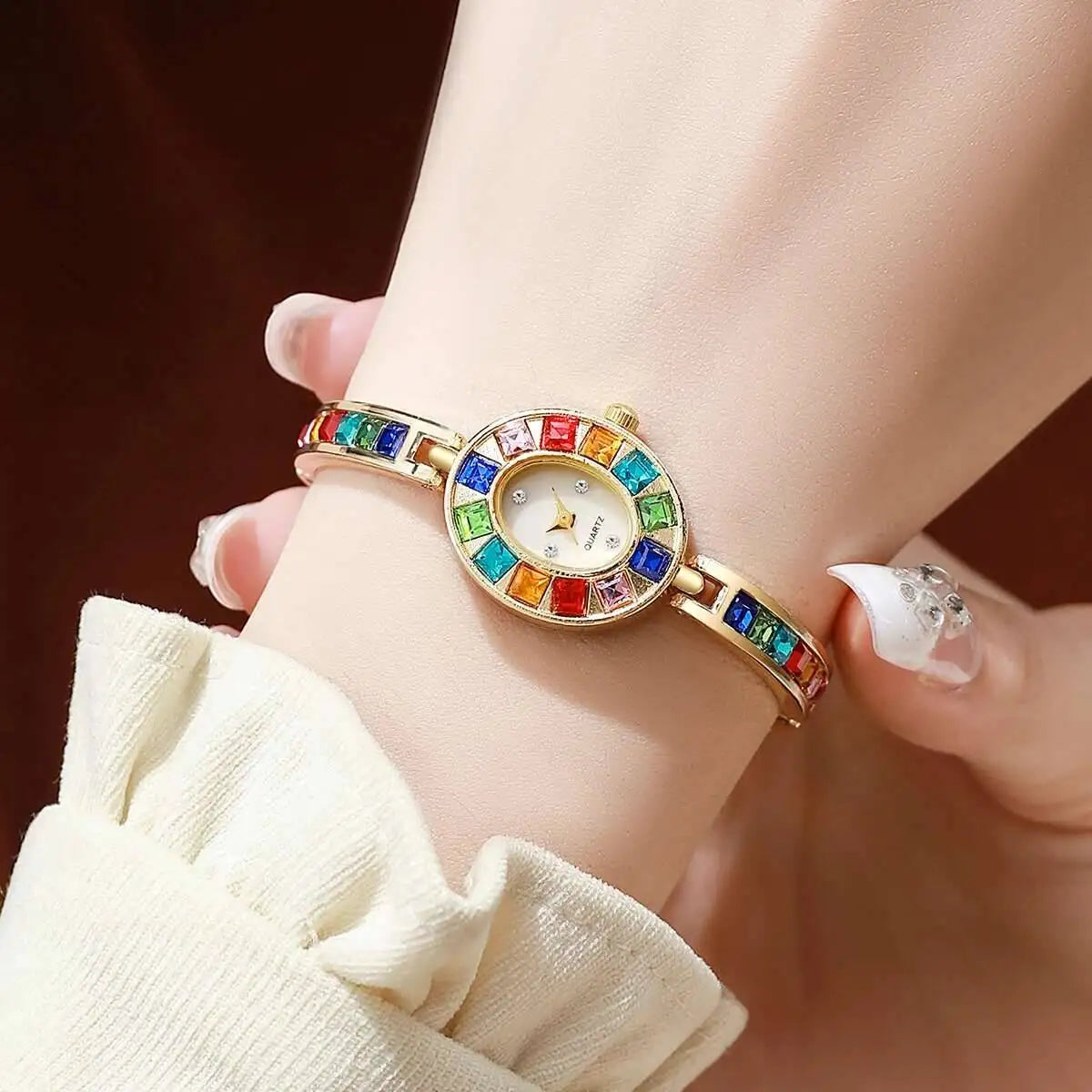 Damen-Uhr 2025: Luxury-Rhinestone Fashion-Bracelet - Girls Clock Collection
