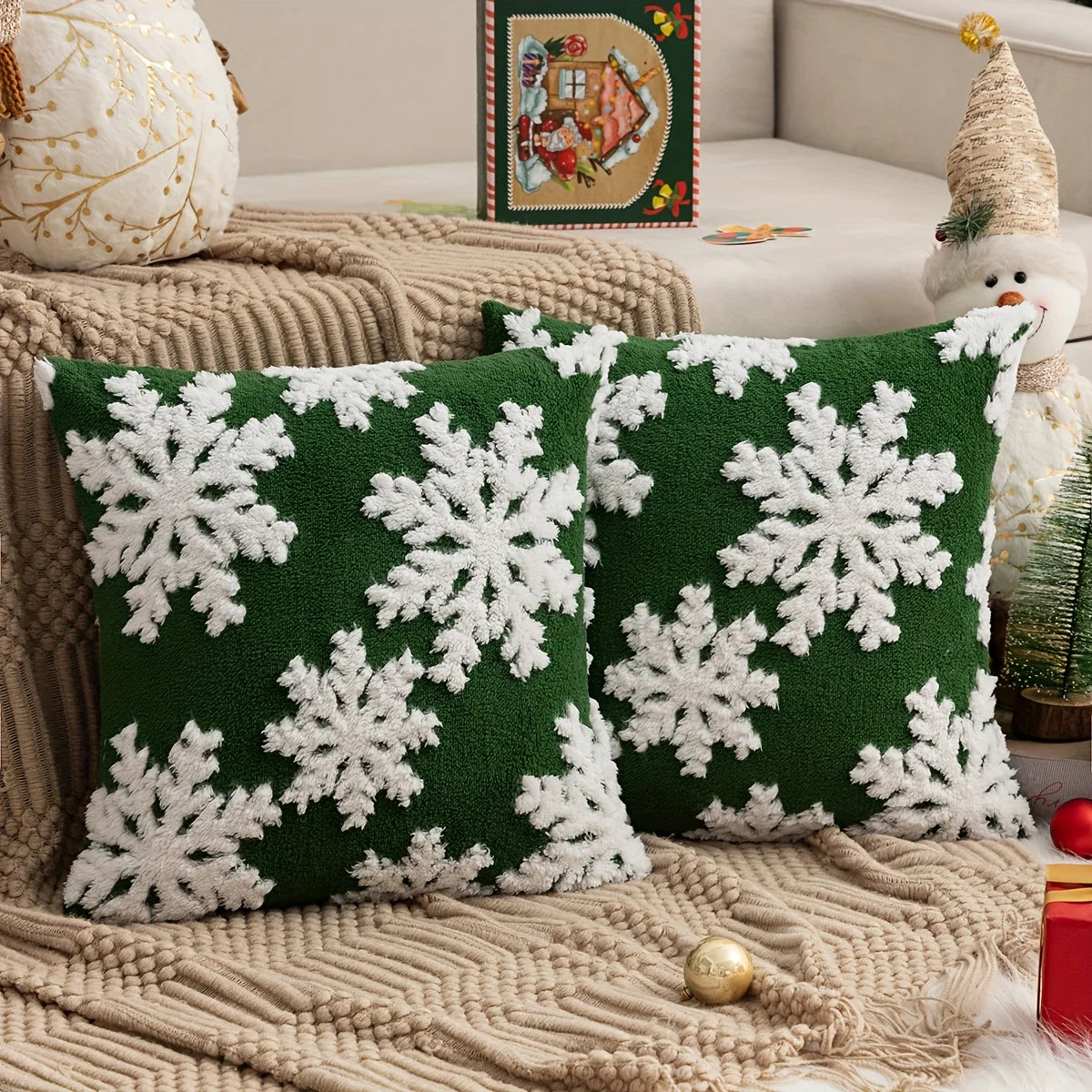 2-piece snowflake velvet pillow covers, Christmas-style square cushion covers, for home decoration in living room, bedroom