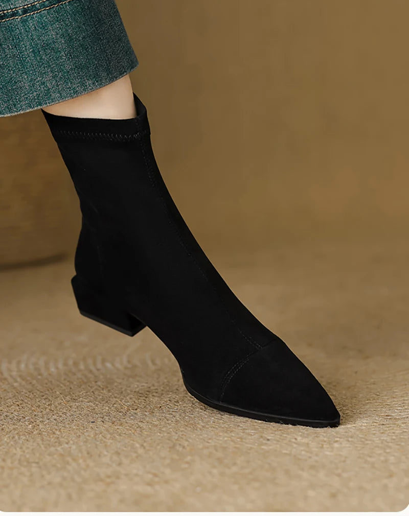 Ghete UETEEY cu talpă întoarsă și vârf ascuțit - Înălțimea tocului 3-5 cm, căptușeală din microfibră, fermoar