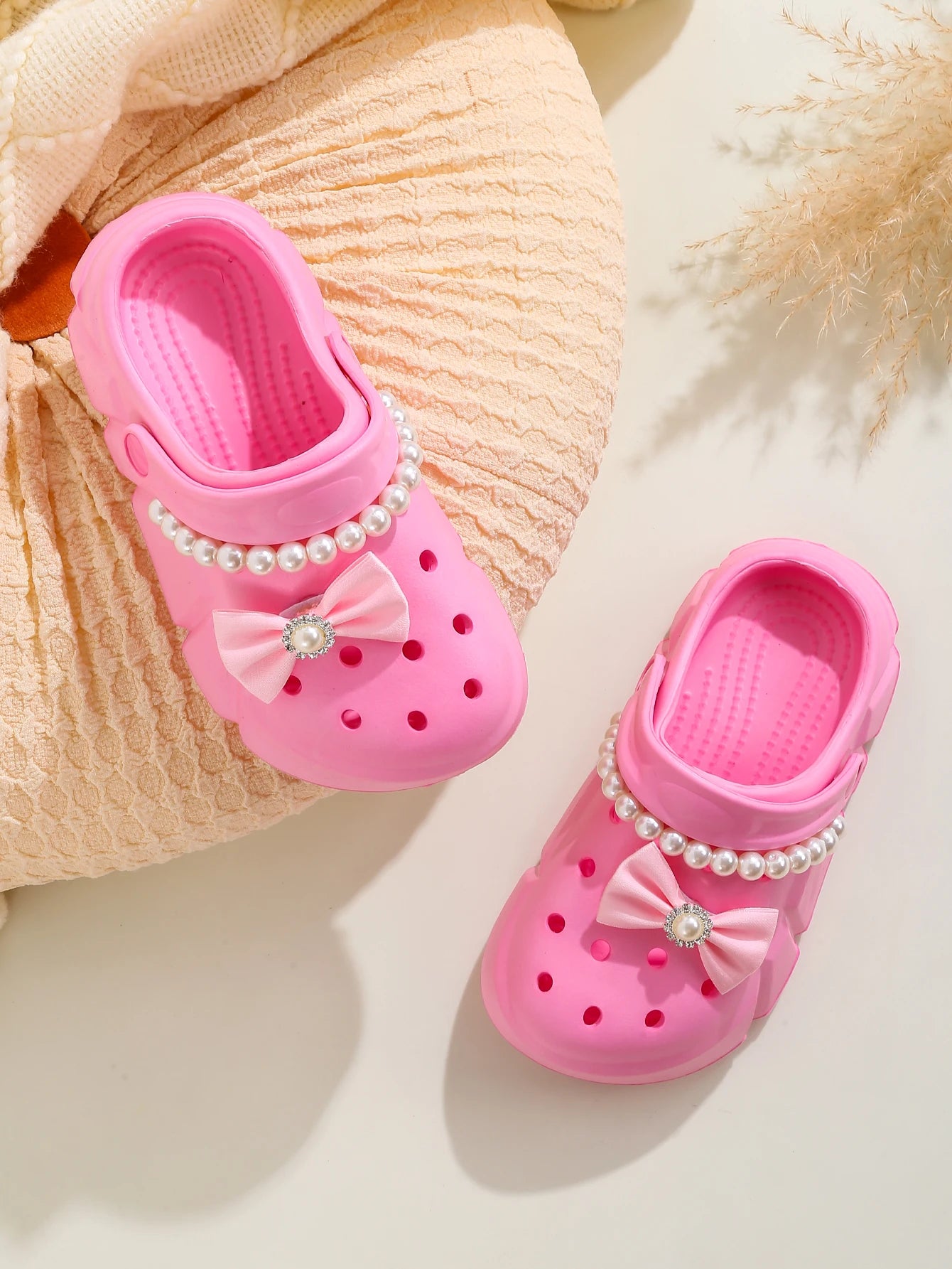 Mädchen-Clogs 2025: Atmungsaktive Schleife-Accessoires - Strand Garden Collection