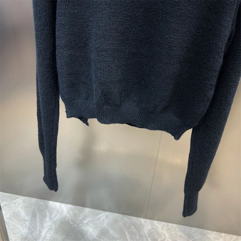 Mina Gothic O Hals Pullover - Lochmuster Größe M Langarm