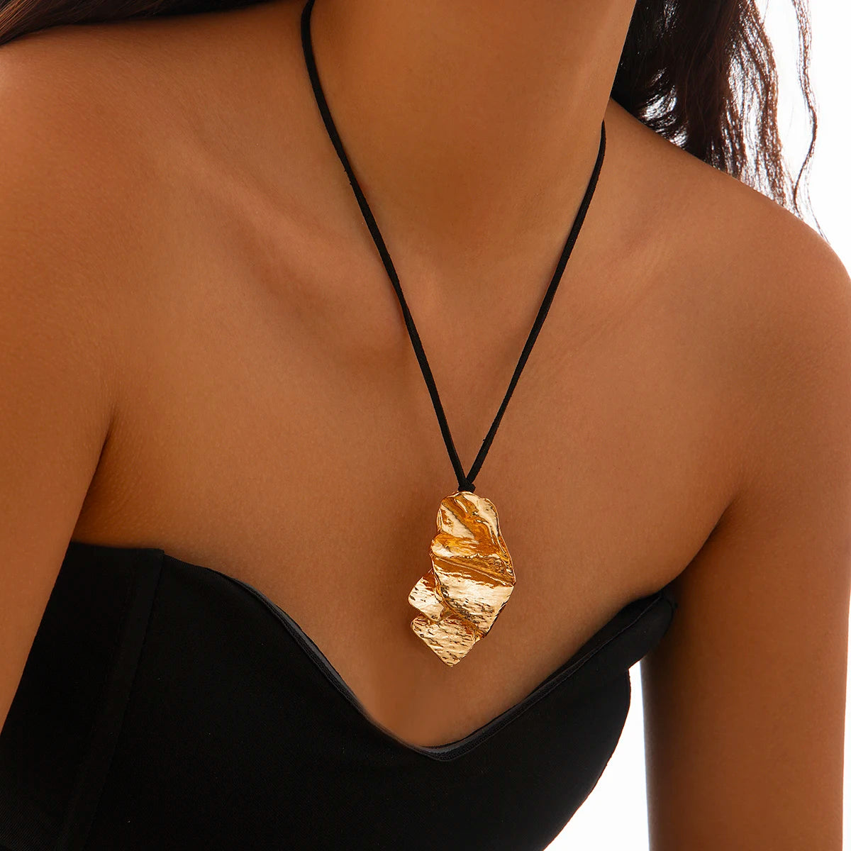 Salircon Irregular Pleated Metal Pendant Necklace for Women Charm Classic Black Velvet Rope Chain Necklace Female Party Jewelry