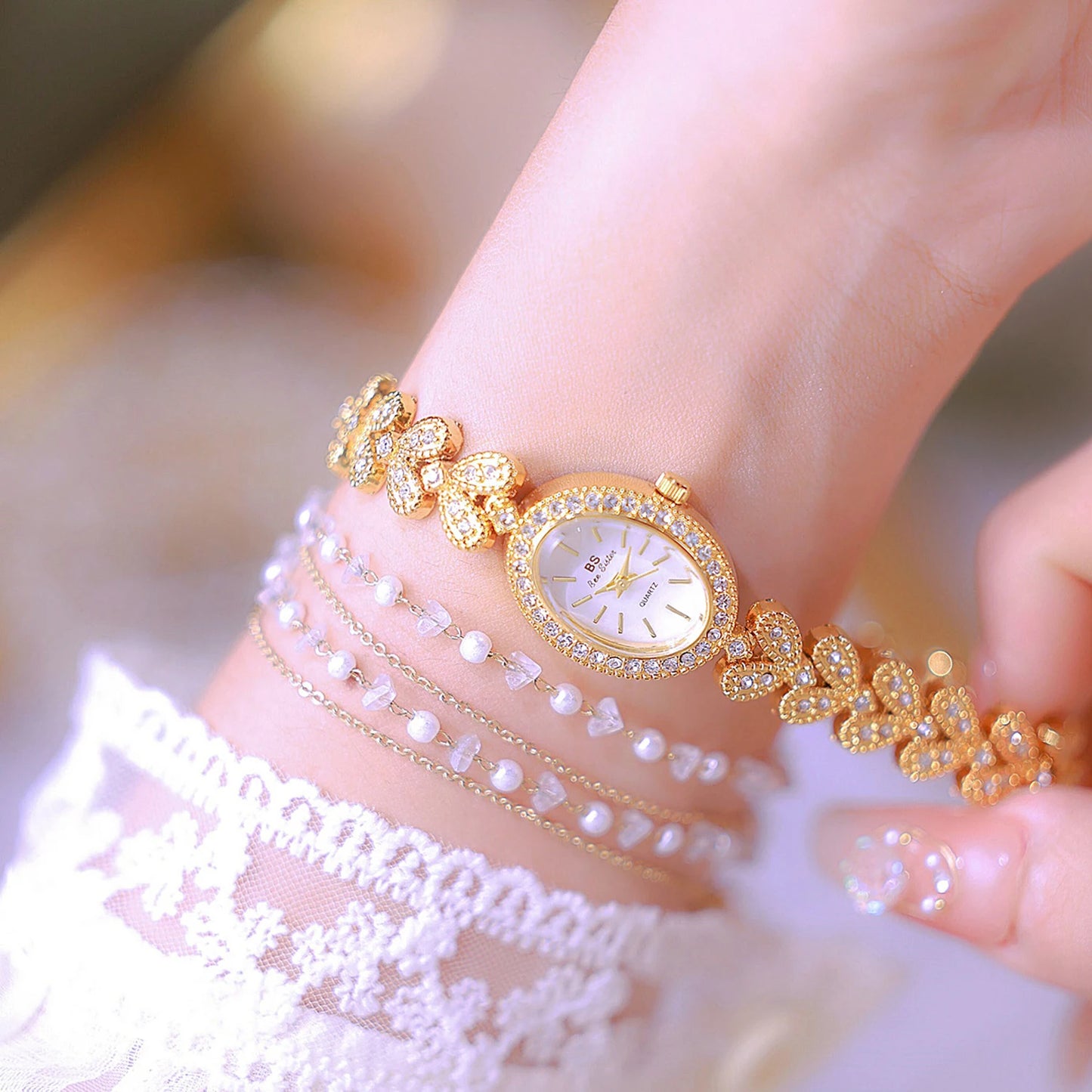 Uhren Frauen Luxus Vintage 2025 - Elegant Golden Armband Damen Uhr - Gold Strass Quarz Armbanduhren Geschenke Frauen Reloj