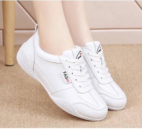Women Shoes 2024 New Casual Lightweight Sports Shoes WomenBreathable Little White Platform Shoes White Sneakers Women