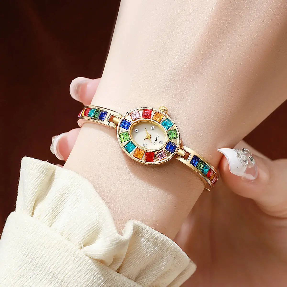 Damen-Uhr 2025: Luxury-Rhinestone Fashion-Bracelet - Girls Clock Collection