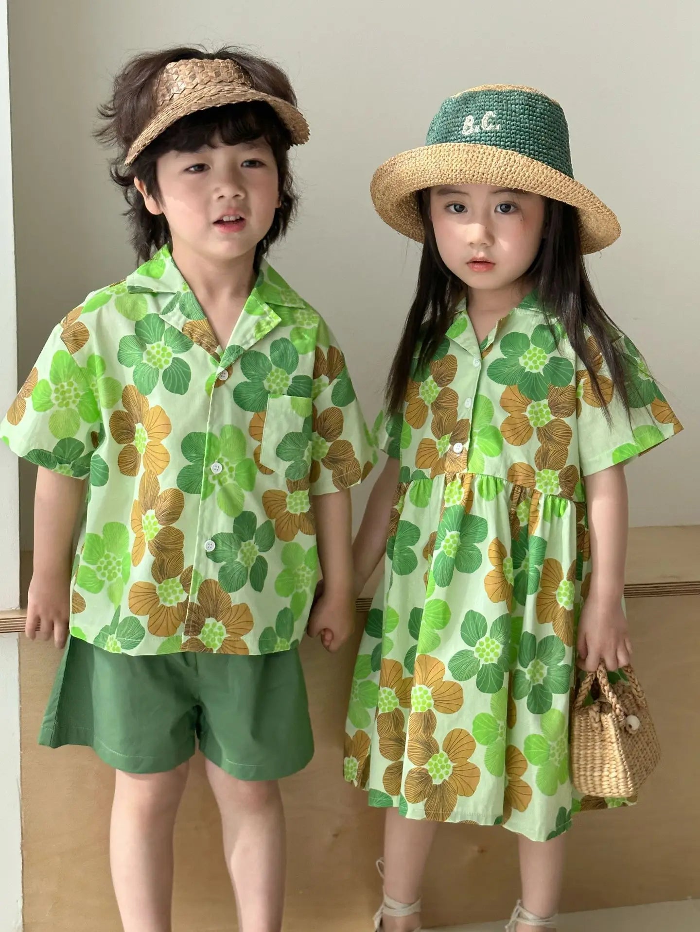 Kinder-Kleidungsset 2025 Sommer Neu Jungen Hemden Shorts 2-teilig Set Mädchen Blumenkleid Kinder Bruder Schwestern Outfits