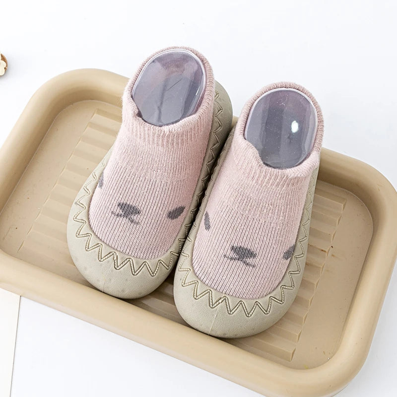 Baby Socken Schuhe 2025 - Säugling Süße Cartoon Kinder Junge Schuhe - Weiche Gummi Sohle Kind Boden Sneaker BeBe Booties Kleinkind Mädchen Erste Laufschuhe 1-3J