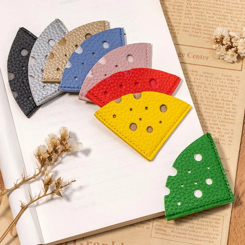 Lesezeichen 2025 - Käse Design PU Leder Bookmark Eckenschutz Schule Kreativ