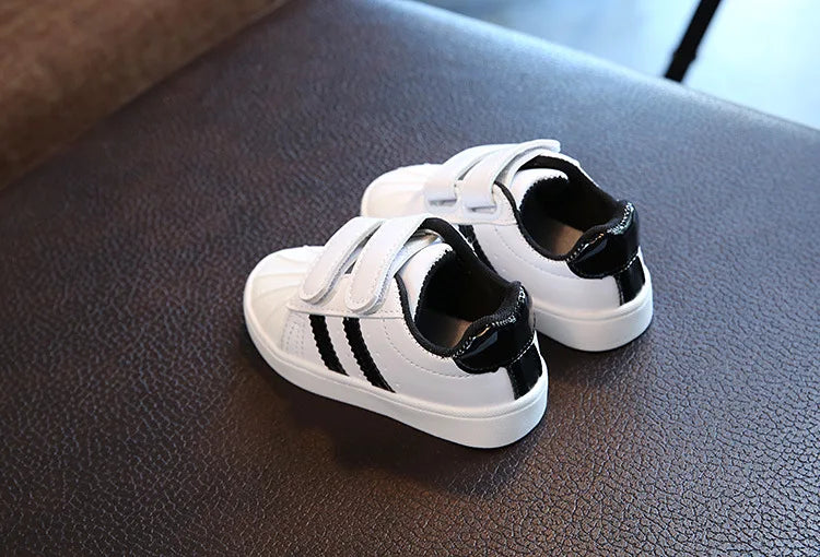 Baby Schuhe 2025 - Jungen Sneakers Mädchen Kleinkind Schuhe - PU Leder Flats Fashion Weiche Kinder Casual Schuhe
