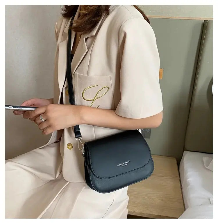 Women's Crossbody Bag New Solid Color Fashionable Flipped Bag Retro Casual Simple Crossbody Bag