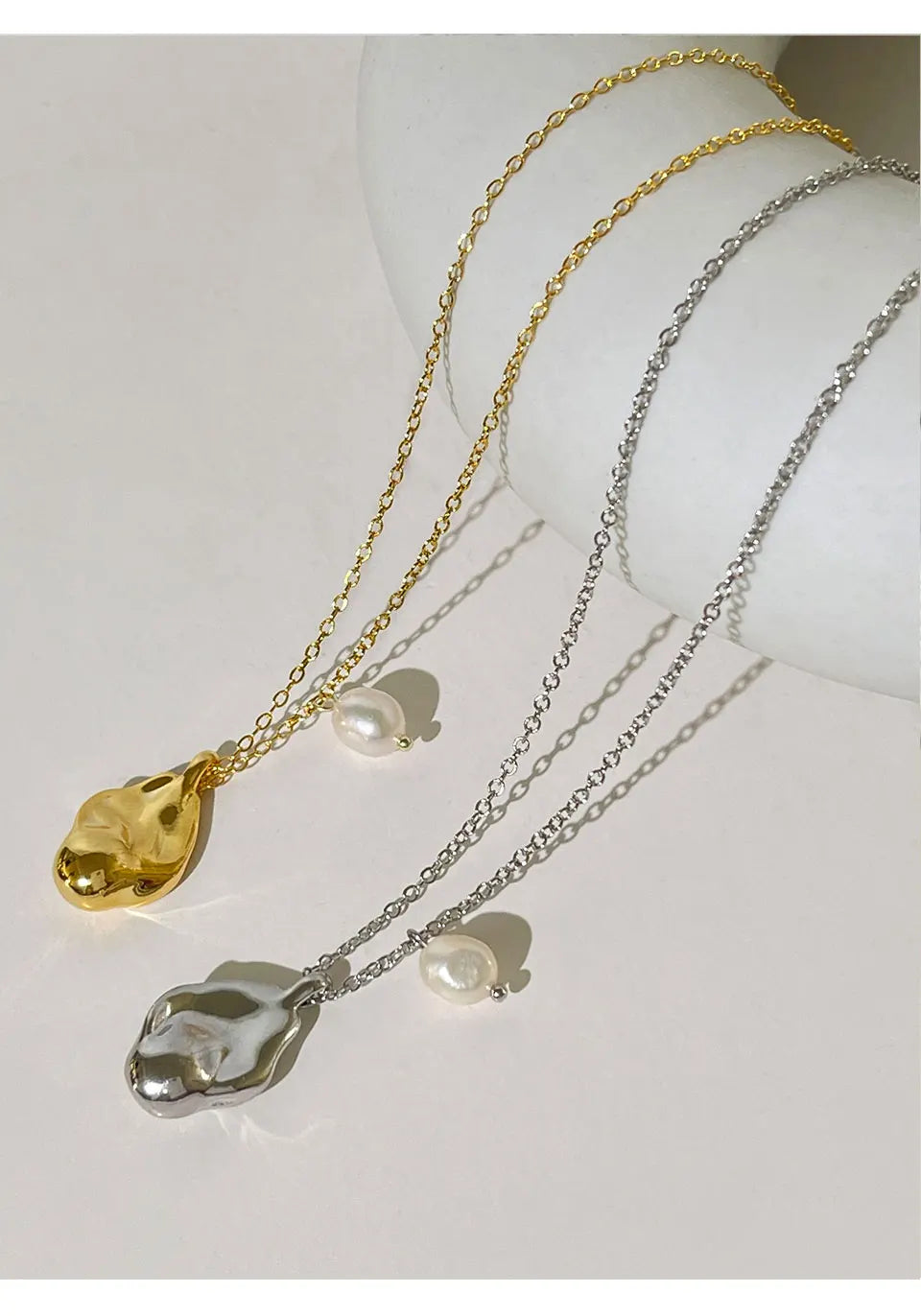Colier cu pandantiv baroc placat cu aur și argint Peri'sbox, cu perle naturale de apă dulce, în formă de lacrimă, idee excelentă de cadou