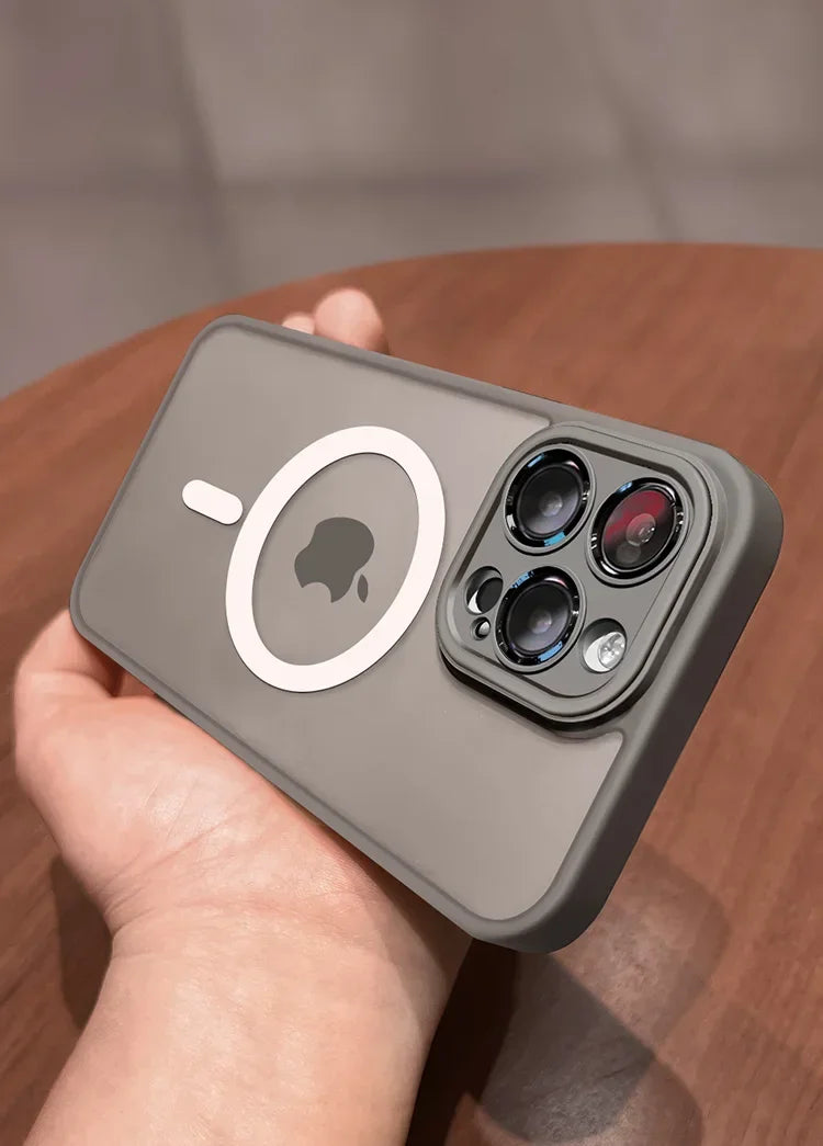iPhone-Hülle 2025: Magnetic-Luxury Matte-Translucent - MagSafe Armor Collection