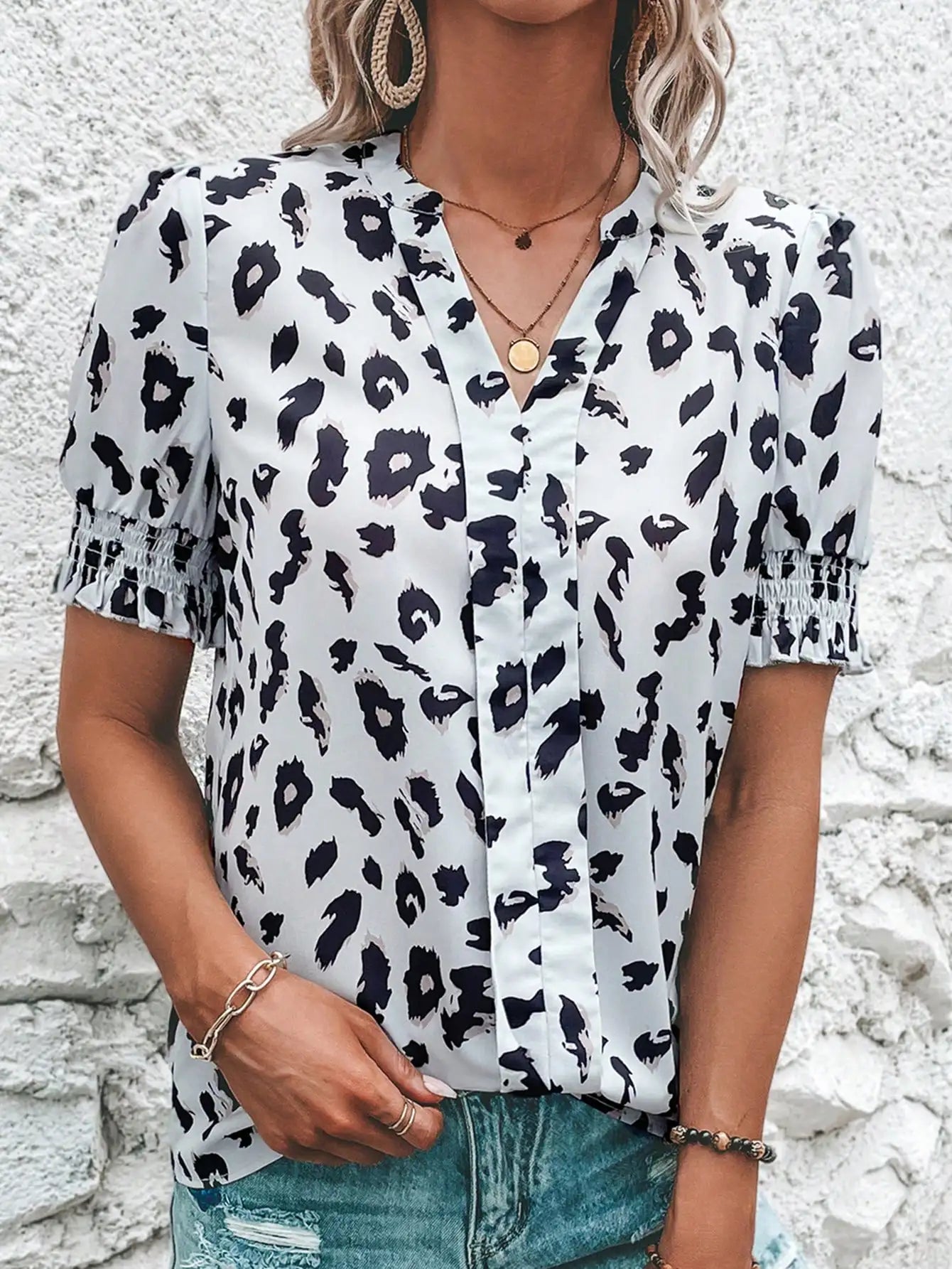 Elegant casual shirt for women V-neck short-sleeved full-body printed slim-fit shirt for women